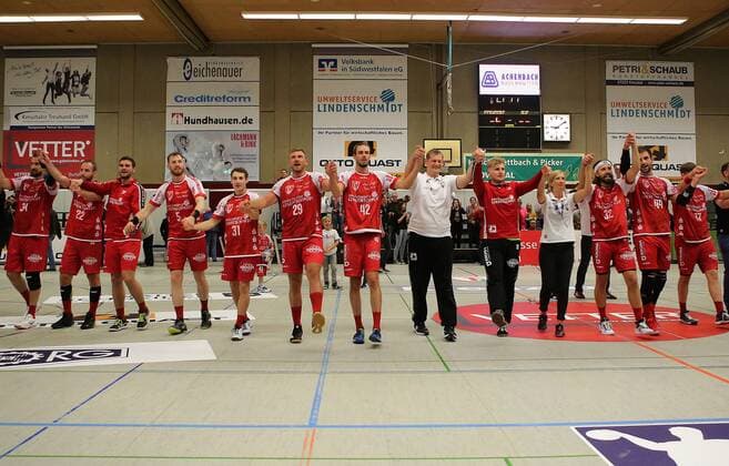 TuS Ferndorf EHV Aue, 07 09 2019 Finally again a jubilation of the Ferndorf team after the 26 22 victory over the EHV Aue, Kreuztal Stählerwiese Germany