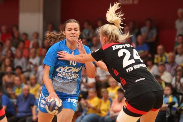 Handball, 2 HBF, HC Leipzig vs. TVB Wuppertal, 08 09 2019 Handball, 2 Bundesliga Women, HBF, Season 2019 2020 HC Leipzig vs. TVB Wuppertal on 08 09 2019 in the Sporthalle Bruederstrasse Leipzig In the picture Emely THEILIG 10, HC Leipzig vs. Luisa KNIPPERT 24, TVB Wuppertal Copyright: xBEAUTIFULxSPORTS JanxKaeferx