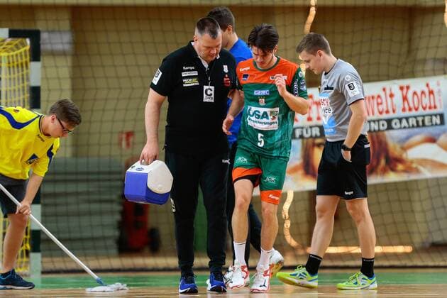 08 09 2019, xtgx, Handball 3 League, SC Magdeburg II TUS VinnhorstI emspor, v l Oskar Schoell Magdeburg injured Magdeburg