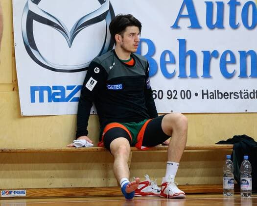 08 09 2019, xtgx, Handball 3 League, SC Magdeburg II TUS VinnhorstI emspor, v l Oskar Schoell Magdeburg injured Magdeburg