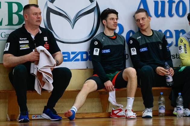 08 09 2019, xtgx, Handball 3 League, SC Magdeburg II TUS VinnhorstI emspor, v l Oskar Schoell Magdeburg injured Magdeburg