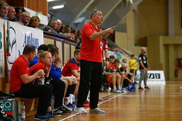 08 09 2019, xtgx, Handball 3 League, SC Magdeburg II TUS VinnhorstI emspor, v l Coach Nei Cruz Portela Vinnhorst gives instructions, gesticulated with arms, gesticulate, gives instructions Magdeburg