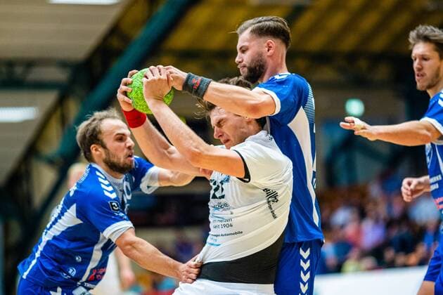 Vincent Sohmann 10 Dessau Rosslauer HV 06 , Arne Eschweiler 22 HG Hamburg Barmbek und Tim Bielzer 13 Dessau Rosslauer HV 06 on the ball during the match in the 3 League Handball Mens Season 2019 2020 between Dessau Rosslauer HV 06 and TV 05 07 Hüttenberg in the Anhalt Arena on 8 September 2019 in Dessau Rosslau, Saxony Anhalt, Germany