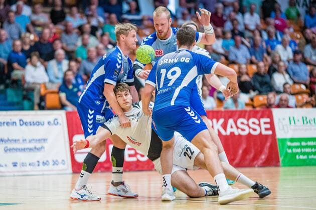 Arne Eschweiler 22 HG Hamburg Barmbek on the ball with Jakub Hrstka 6 Dessau Rosslauer HV 06 , Libor Hanisch 7 Dessau Rosslauer HV 06 , Daniel Schmidt 19 Dessau Rosslauer HV 06 during the match in the 3 League Handball Men Season 2019 2020 between Dessau Rosslauer HV 06 and TV 05 07 Hüttenberg in the Anhalt Arena on 8 September 2019 in Dessau Rosslau, Saxony Anhalt, Germany
