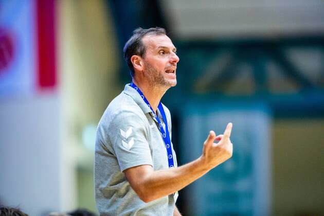 Coach Tobias Skerka HG Hamburg Barmbek during the match in the 3 League Handball Men Season 2019 2020 between Dessau Rosslauer HV 06 and TV 05 07 Hüttenberg in the Anhalt Arena on 8 September 2019 in Dessau Rosslau, Saxony Anhalt, Germany