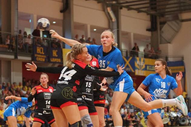 Handball, 2 HBF, HC Leipzig vs. TVB Wuppertal, 08 09 2019 Handball, 2 Bundesliga Women, HBF, Season 2019 2020 HC Leipzig vs. TVB Wuppertal on 08 09 2019 in the Sporthalle Bruederstrasse Leipzig In the picture Jaqueline HUMMEL 35, HC Leipzig vs. Lisa HAVEL 44, TVB Wuppertal Copyright: xBEAUTIFULxSPORTS JanxKaeferx