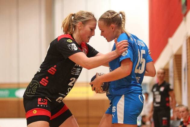 Handball, 2 HBF, HC Leipzig vs. TVB Wuppertal, 08 09 2019 Handball, 2 Bundesliga Women, HBF, Season 2019 2020 HC Leipzig vs. TVB Wuppertal on 08 09 2019 in the Sporthalle Bruederstrasse Leipzig Anna Lena TOMLIK 20, TVB Wuppertal vs. Lilli ROEPCKE 25, HC Leipzig Copyright: xBEAUTIFULxSPORTS JanxKaeferx