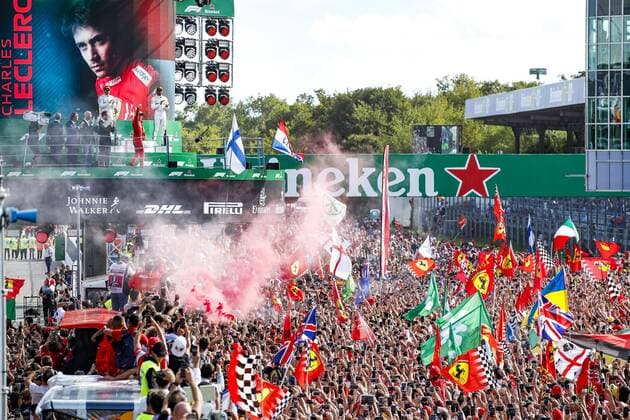 Bilder des Jahres 2019, Sport 09 September Sport Themen der Woche KW36 Sport Bilder des Tages Motorsports: FIA Formula One World Championship, WM, Weltmeisterschaft 2019, Grand Prix of Italy, 44 Lewis Hamilton (GBR, Mercedes AMG Petronas Motorsport), 16 Charles Leclerc (MCO, Scuderia Ferrari Mission Winnow), 77 Valtteri Bottas (FIN, Mercedes AMG Petronas Motorsport), Monza Italy
