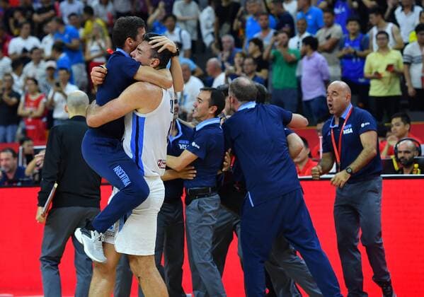 (190910) -- DONGGUAN, Sept. 10, 2019 -- Luis Scola (R, front) of Argentina hugs with a coach after the quarter-final match between Argentina and Serbia at the 2019 FIBA World Cup in Dongguan, south China s Guangdong Province, on Sept. 10, 2019. ) (SP)CHINA-DONGGUAN-BASKETBALL-FIBA WORLD CUP-QUARTER FINAL-ARGENTINA VS SERBIA(CN) ZhuxZheng 