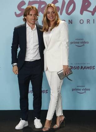 Presentacion del documental de Sergio Ramos en el museo Reina Sofia. En la imagen, Modric y su mujer. Sergio Ramos during the presentation of the documentary about his life at Reina Sofia museum. In this picture, Modric and his wife. 