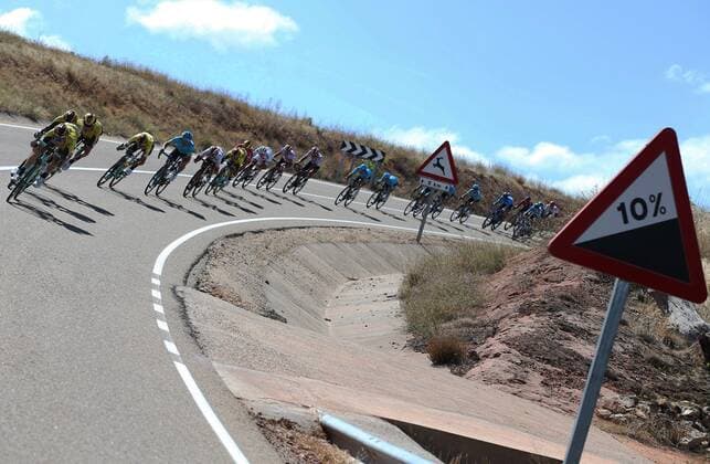 Sport Bilder des Tages The pack of riders in action during the 17th stage of the Vuelta cycling race, over 219.6 km from Aranda de Duero to Guadalajara, in Ayllon, Spain, 11 September 2019. 17th stage of the Vuelta !ACHTUNG: NUR REDAKTIONELLE NUTZUNG!  Copyright: xJavierxLizónx GRAF083 20190911-637038060501535647