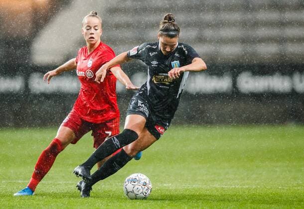 190911 Giulia Gwinn of Bayern Munich and Natalia Kuikka of Gothenburg during the Champions League match between Kopparbergs Gothenburg and Bayern Munich on September 11, 2019 in Gothenburg,  Copyright: MICHAELxERICHSEN BB190911BB141