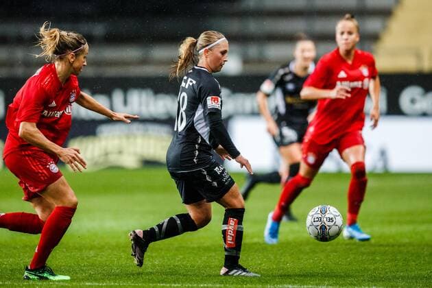 190911 Giulia Gwinn of Bayern Munich and Hanna Andersson of Gothenburg during the Champions League match between Kopparbergs Göteborg and Bayern Munich on September 11, 2019 in Gothenburg,  Copyright: MICHAELxERICHSEN BB190911BB143