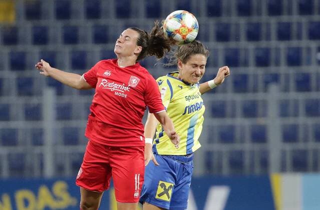 SOCCER - UEFA WCL, St.Poelten vs Twente SANKT POELTEN,AUSTRIA,11.SEP.19 - WOMEN SOCCER - UEFA Women s Champions League, round of 32, SKN Sankt Poelten vs FC Twente Enschede. Image shows Renate Jansen (Twente) and Jasmin Eder (St.Poelten). GEPAxpictures xWalterxLuger