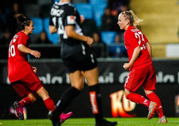 190911 Lina Magull and Mandy Islacker of Bayern Munich celebrate the 0 1 goal during the Champions League match between Kopparbergs Göteborg and Bayern Munich on September 11, 2019 in Gothenburg Photo Michael Erichsen BILDBYRAN football soccer soccer,  Copyright: MICHAELxERICHSEN BB190911BB187