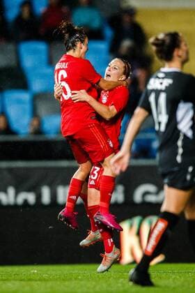 190911 Lina Magull and Mandy Islacker of Bayern Munich celebrate the 0 1 goal during the Champions League match between Kopparbergs Göteborg and Bayern Munich on September 11, 2019 in Gothenburg Photo Michael Erichsen BILDBYRAN football soccer soccer,  Copyright: MICHAELxERICHSEN BB190911BB188