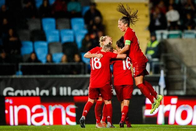 190911 Players of Bayern Munich celebrate the 0 1 goal by Mandy Islacker during the Champions League match between Kopparbergs Göteborg and Bayern Munich on September 11, 2019 in Gothenburg Photo Michael Erichsen BILDBYRAN Cop 89 kopparbergs göteborg göteborg bayern munich bayern münchen bbeng champions league womens dam football fotboll soccer,  Copyright: MICHAELxERICHSEN BB190911BB189