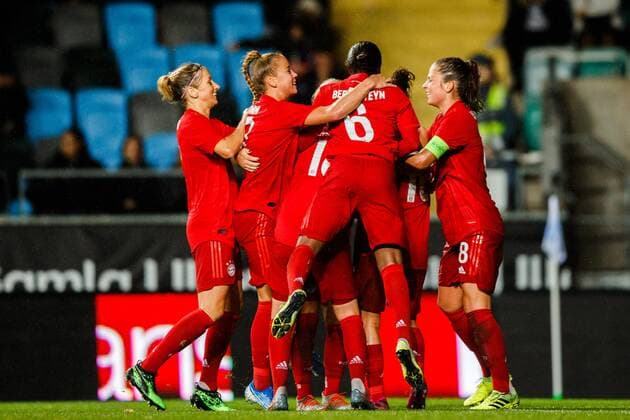 190911 Players of Bayern Munich celebrate the 0 1 goal by Mandy Islacker during the Champions League match between Kopparbergs Göteborg and Bayern Munich on September 11, 2019 in Gothenburg Photo Michael Erichsen BILDBYRAN Cop 89 kopparbergs göteborg göteborg bayern munich bayern münchen bbeng champions league womens dam football fotboll soccer,  Copyright: MICHAELxERICHSEN BB190911BB190