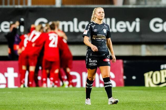 190911 Amanda Johnsson Haahr of Gothenburg looks dejected after the 1 2 goal during the Champions League match between Kopparbergs Gothenburg and Bayern Munich on September 11, 2019 in Gothenburg Photo Michael Erichsen BILDBYRAN Cop 89 Kopparbergs Gothenburg Gothenburg bayern munich bayern munich bbeng champions league womens dam football soccer soccer depp,  Copyright: MICHAELxERICHSEN BB190911BB200