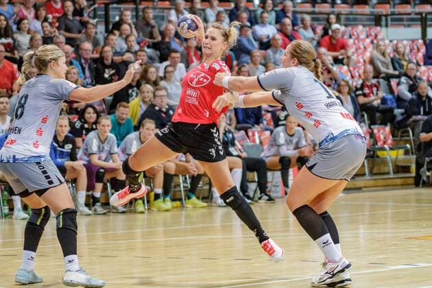 1 Womens Handball Bundesliga, TSV Bayer 04 Leverkusen Neckarsulmer SU, Leverkusen, 11 9 2019 Civil Jurgutyte TSV Bayer 04 Leverkusen , Seline Ineichen Neckarsulmer SU Birna Berg Haraldsdottir Neckarsulmer SU , TSV Bayer 04 Leverkusen Neckarsulmer SU on 11 9 2019 in the Ostermann Arena, Leverkusen Copyright: xBEAUTIFULxSPORTS MarcxJungex