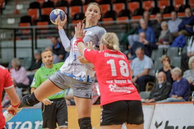 1 Women Handball Bundesliga, TSV Bayer 04 Leverkusen Neckarsulmer SU, Leverkusen, 11 9 2019 Nele Reimer Neckarsulmer SU , Hildigunnur Einarsdottir TSV Bayer 04 Leverkusen , TSV Bayer 04 Leverkusen Neckarsulmer SU on 11 9 2019 in the Ostermann Arena, Leverkusen Copyright: xBEAUTIFULxSPORTS MarcxJungex