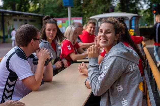 Isabel Gois Torfrau, SV Union Halle and left Pia Dietz SV Union Halle Season opening with the Saalemiezen fan club at the Parkeisenbahn Peißnitzexpress SV Union Halle Neustadt Wildcats Handball 2 Bundesliga Saison 2019 2020 Copyright xVIADATAx xHolgerxJohnx Halle Saale Sachsen Anhalt Germany
