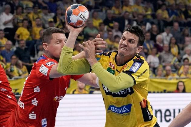 v li Romas Kirveliavicius HBW, 5 , Andre Schmid Andy Schmid, RNL, 2 , duel, game scene, duel, duel, tackle, tackling, dynamics, action, action, 12 09 2019, Mannheim, handball, Bundesliga, Rhein Neckar Löwen HBW Balingen Weilstetten xozx