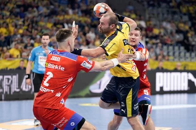 v li Rene Zobel HBW, 2 , Patrick Groetzki RNL, 24 , Romas Kirveliavicius HBW, 5 , Duel, duel, tackle, tackling, dynamics, action, action, 12 09 2019, Mannheim, Handball, Bundesliga, Rhein Neckar Löwen HBW Balingen Weilstetten xozx