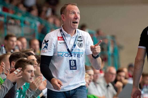Minden, Germany 12 09 2019 1 Handball Bundesliga 2019 2020 GWD Minden vs Die Eulen Ludwigshafen Frank Carstens Trainer Minden Minden North Rhine-Westphalia Germany Kampa Halle
