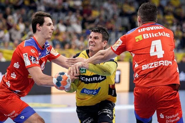 v li Filip Taleski HBW, 6 , Andre Schmid Andy Schmid, RNL, 2 , Vladan Lipovina HBW, 4 , Duel, duel, tackle, tackling, dynamics, action, action, 12 09 2019, Mannheim, Handball, Bundesliga, Rhein Neckar Löwen HBW Balingen Weilstetten xozx