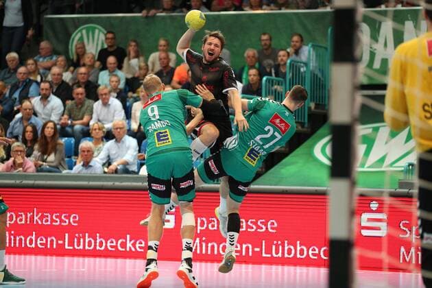 Dominik Mappes Die Eulen Ludwigshafen 25 against Christoffer Rambo TSV GWD Minden 9 left and Max Staar TSV GWD Minden 27 right GER, Handball, 1 Bundesliga, TSV GWD Minden against Die Eulen Ludwigshafen, 12 09 2019 Minden Copyright: xEIBNER JanxStrohdiekx EP_JSK