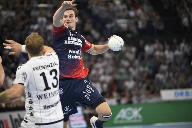 Magnus Röd SG Flensburg Handewitt in front of Steffen Weinhold THW Kiel , Handball Bundesliga, Liqui Moly HBL, Men, 5 Matchday, THW Kiel vs SG Flensburg Handewitt, 12 09 19 Kiel Sparkassen Arena Schleswig Holstein Germany