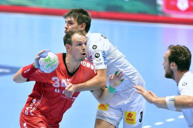 Kai Haefner MT Melsungen on the ball and Piotr Chrapkowski SC Magdeburg behind , Christian O Sullivan SC Magdeburg R , GER, MT Melsungen SC Magdeburg, Handball, 1 Bundesliga Maenner, 12 09 2019, GER, MT Melsungen SC Magdeburg, Handball, 1 Liga Maenner, 12 09 2019 Kassel Copyright: xEIBNER RolandxSippelx EP_RSL