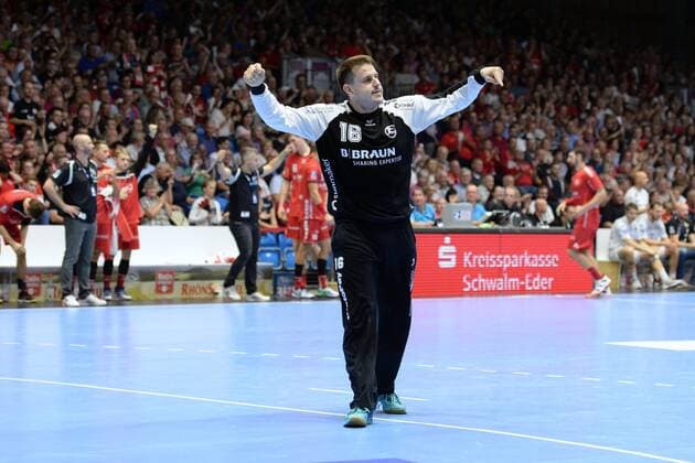 Cheers from Nebojsa Simic Goalkeeper MT Melsungen , GER, MT Melsungen SC Magdeburg, Handball, 1 Bundesliga Men, 12 09 2019, GER, MT Melsungen SC Magdeburg, Handball, 1 Liga Men, 12 09 2019 Kassel Copyright: xEIBNER RolandxSippelx EP_RSL
