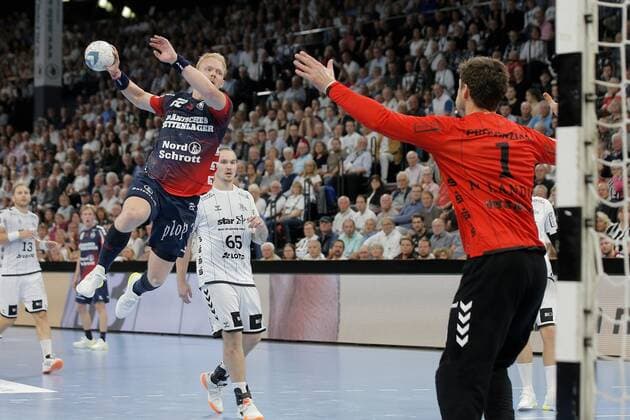 1 Handball Bundesliga THW Kiel Flensburg Handewitt, Kiel, 12 9 2019 Anders Zachariassen Flensburg , 22 in jump shot against goalkeeper Niklas Landin Jacobsen Kiel, 1 Copyright: xBEAUTIFULxSPORTS DRPx