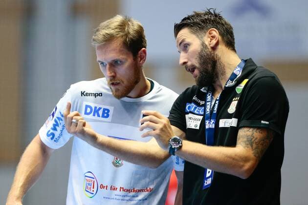 12 09 2019, xtgx, Handball Luqui Moly HBL, MT Melsungen SC Magdeburg emspor, v l Albin Lagergren Magdeburg, 23 , Bennet Wiegert Magdeburg, coach gives instructions, gesticulated with arms, gesticulate, gives instructions Kassel