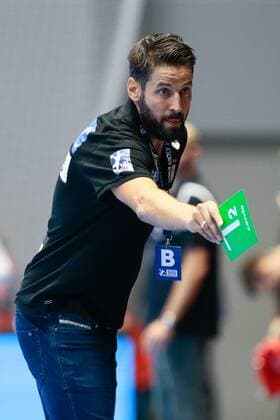 12 09 2019, xtgx, Handball Luqui Moly HBL, MT Melsungen SC Magdeburg emspor, v l Bennet Wiegert Magdeburg, trainer gives instructions, gesticulated with arms, gesticulate, gives instructions Kassel