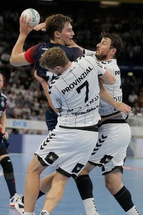 1 Handball Bundesliga THW Kiel Flensburg Handewitt, Kiel, 12 9 2019 No passing Magnus Röd Flensburg , 77 is stopped in duel against Magnus Landin Jacobsen Kiel, 7 and Domagoj Duvnjak Kiel, 4 Copyright: xBEAUTIFULxSPORTS DRPx