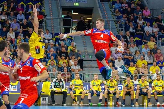 Rhein Neckar Loewen HBW Balingen Weilstetten Scored by Vladan Lipovina HBW Balingen Weilstetten No 4 , in the defence Rhein Neckar Loewe Romain Lagarde No 8 at the Bundesliga match Rhein Neckar Löwen against HBW Balingen Weilstetten on 12 09 2019 09 2019 Mannheim 12 09 19 Handball 9 Spieltag , Mannheim Baden Wuerttemberg Germany SAP Arena