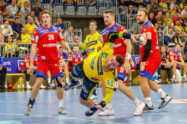 Rhein Neckar Loewen HBW Balingen Weilstetten Rhein Neckar Loewe Jannik Kohlbacher Nr 80 wins the circle and gets his shot at the Bundesliga game of Rhein Neckar Löwen against HBW Balingen Weilstetten on 12 09 2019 09 2019 Mannheim 12 09 19 Handball 9 Spieltag , Mannheim Baden Wuerttemberg Germany SAP Arena