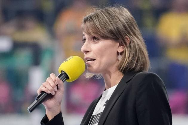 Jennifer Kettemann Managing Director, RNL speaks into the microphone, gives a speech, address, single picture, action, action, 12 09 2019, Mannheim Germany , Handball, Bundesliga, Rhein Neckar Löwen HBW Balingen Weilstetten xozx