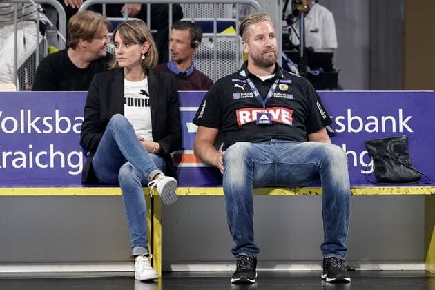 v li Jennifer Kettemann Managing Director, RNL and Oliver Roggisch Sports Director, RNL , disappointed looking, disappointment, frustration, disappointed, pessimistic, side by side on the bench, 12 09 2019, Mannheim Germany , Handball, Bundesliga, Rhein Neckar Löwen HBW Balingen Weilstetten xozx
