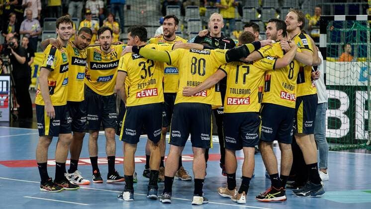 Player of the Rhein Neckar Löwen, cheers after the final whistle, victory, winner, winner, cheers, cheers, joy, optimistic, highlight, action, action, in the circle, team circle, team circle, 12 09 2019, Mannheim Germany , handball, Bundesliga, Rhein Neckar Löwen HBW Balingen Weilstetten xozx