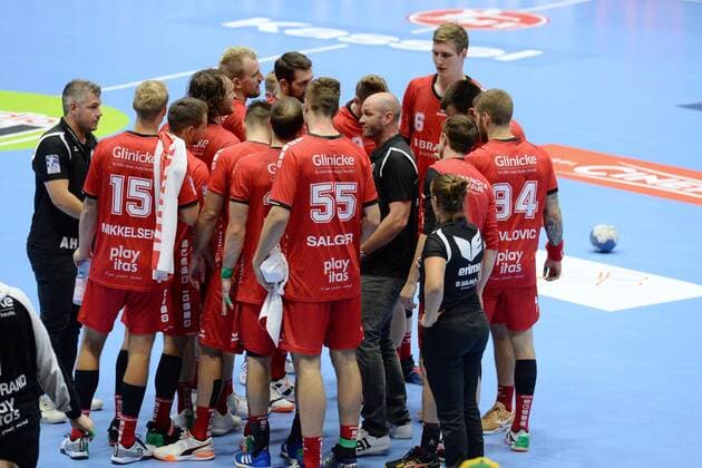 Heiko Grimm Trainer MT Melsungen R, M in a time-out with the team, GER, MT Melsungen SC Magdeburg, Handball, 1 Bundesliga Men, 12 09 2019, GER, MT Melsungen SC Magdeburg, Handball, 1 Liga Men, 12 09 2019 Kassel Copyright: xEIBNER RolandxSippelx EP_RSL