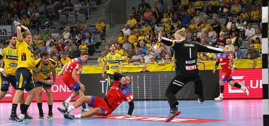 Handball, 1 Bundesliga Rhein Neckar Löwen HBW Balingen Weilstetten, 5 matchday on 12 09 2019, season 2019 20, ZmdZ, Marcel Niemeyer 3, Balingen Weilstetten achieves the 4 3 lead for Balingen Weilstetten against Mikael Appelgren 1, goalkeeper, Rhein Neckar Löwen , Rhein Neckar Löwen HBW Balingen Weilstetten