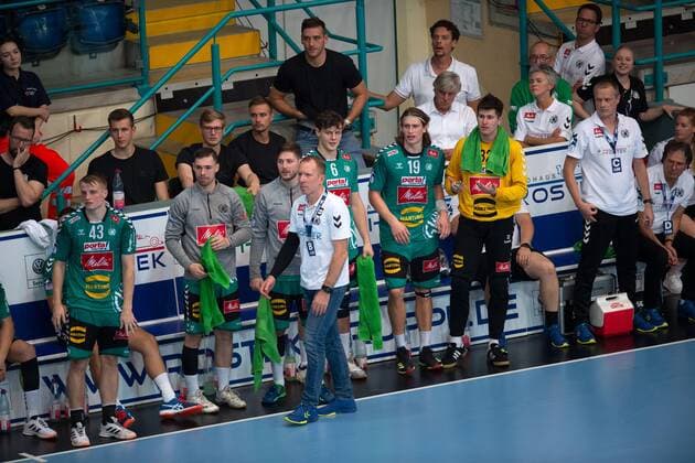 Minden, Germany 12 09 2019 1 Handball Bundesliga 2019 2020 GWD Minden vs Die Eulen Ludwigshafen Auswechselbank Minden , VORNE Frank Carstens Trainer Minden Minden North Rhine-Westphalia Germany Kampa Halle
