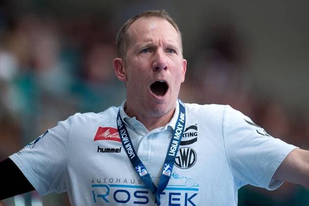 Minden, Germany 12 09 2019 1 Handball Bundesliga 2019 2020 GWD Minden vs Die Eulen Ludwigshafen Frank Carstens Trainer Minden Minden North Rhine-Westphalia Germany Kampa Halle
