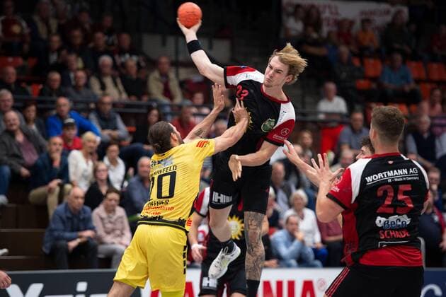 Lübbecke, Germany 13 09 2019 2 Handball Bundesliga 2019 2020 TuS N Lübbecke vs HSG Krefeld L R Tim Gentges Krefeld , Valentin Spohn Lübbecke Lübbecke Nordrhein Westfalen Germany Merkur Arena