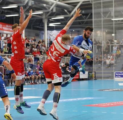 Tobias Hahn 26 Huettenberg ,Jonas Ellwanger 3 GER,Handball,2 Bundesliga, Tusem Essen TV Huetenberg ,Essen, Stadium Am Hallo Essen Copyright: xEIBNER RonaldxBrendelx EP_RBL
