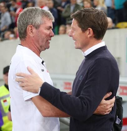 Düsseldorf vs VfL, 1. BL Düsseldorf, 13.09.2019, FUßBALL - Fortuna Düsseldorf vs VfL Wolfsburg, 1. BL, Saison 2019 20. Merkur-Spiel-Arena. Bild zeigt: Cheftrainer Friedhelm Funkel (Fortuna Düsseldorf), Cheftrainer Oliver Glasner (VfL Wolfsburg) DFL REGULATIONS PROHIBIT ANY USE OF PHOTOGRAPHS AS IMAGE SEQUENCES AND OR QUASI-VIDEO. Düsseldorf *** Düsseldorf vs. VfL, 1 BL Düsseldorf, 13 09 2019, Soccer Fortuna Düsseldorf vs. VfL Wolfsburg, 1 BL, 2019 season 20 Merkur game Arena picture shows head coach Friedhelm Funkel Fortuna Düsseldorf , head coach Oliver Glasner VfL Wolfsburg DFL REGULATIONS PROHIBIT ANY USE OF PHOTOGRAPHS AS IMAGE SEQUENCES AND OR QUASI VIDEO Düsseldorf